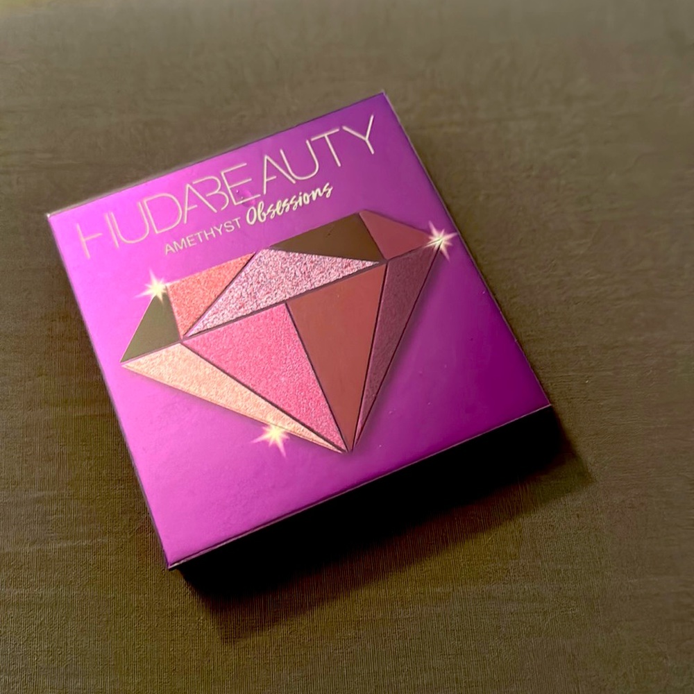 Huda Beaty “Amethyst Obsessions” Palette